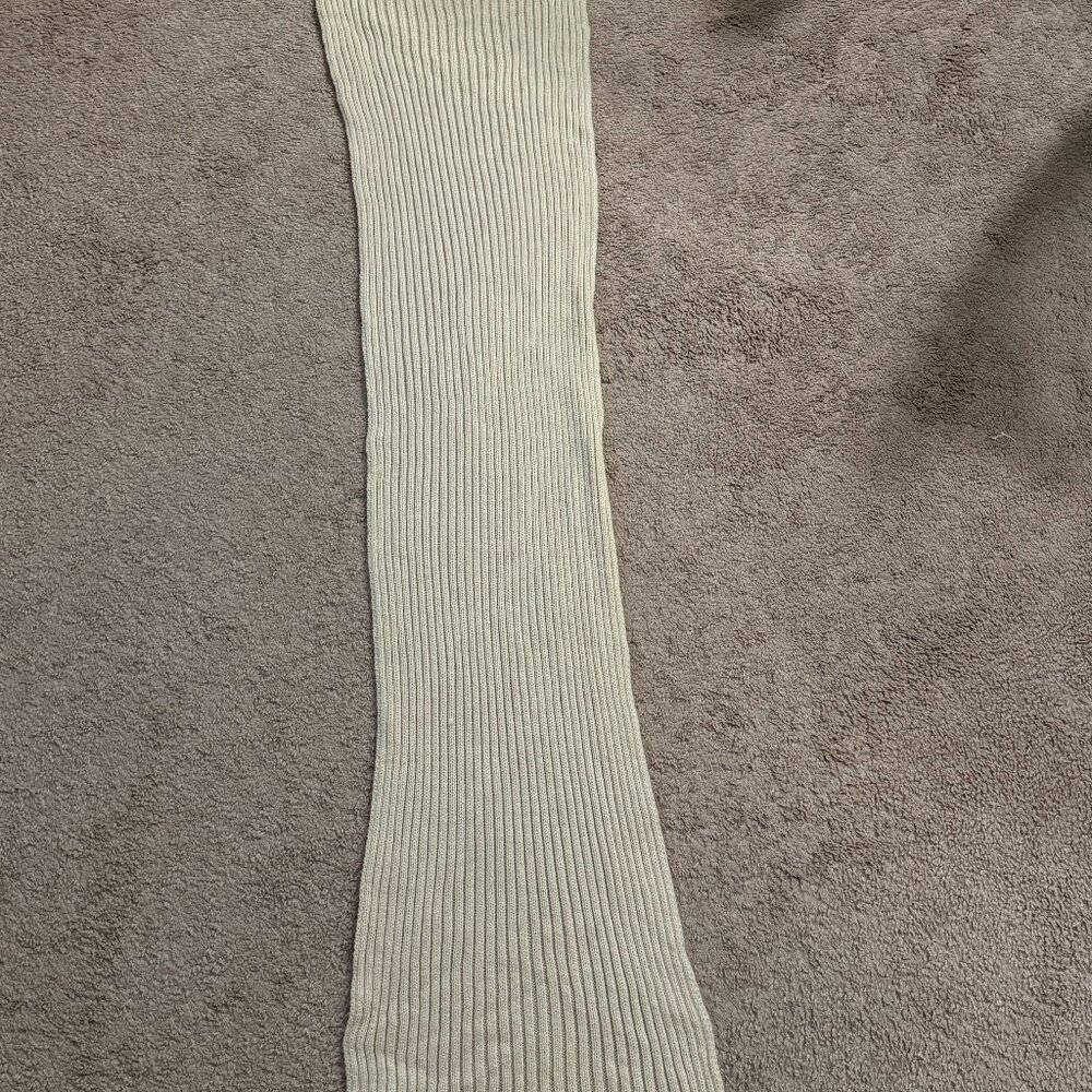 Beige Ribbed Knit Scarf – Thick & Cozy